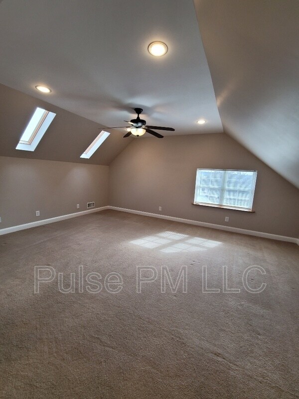 Building Photo - 204 E 26th St
