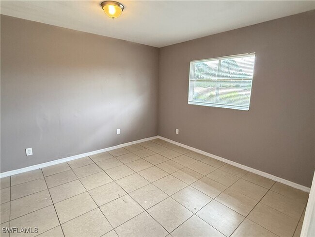 Building Photo - 309 Ivan Ave S