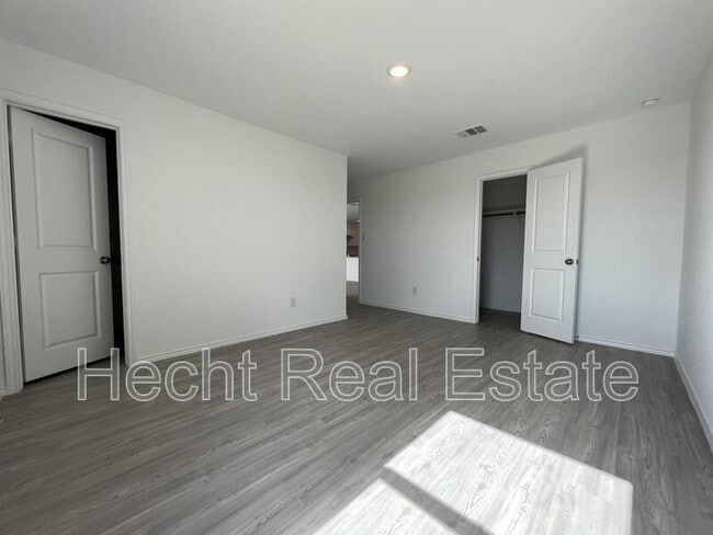 Building Photo - 2938 Shore Lark