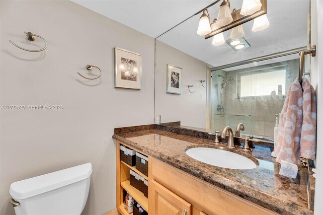 Building Photo - 1900 NE 8th Ct