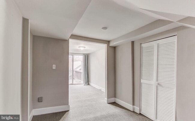 Building Photo - 825 S Charles St