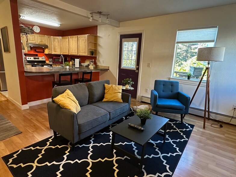 Building Photo - 328 E 15th Ave