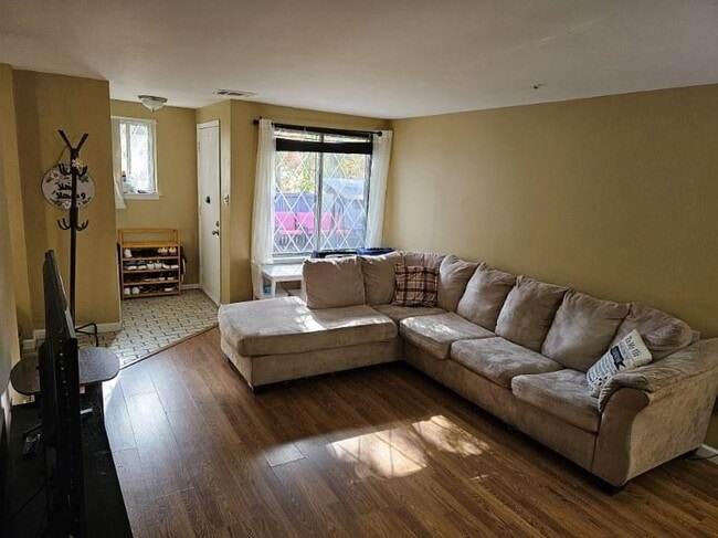 Living room - 200 Skyline Dr