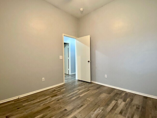 Building Photo - 4805 Stag Horn Dr