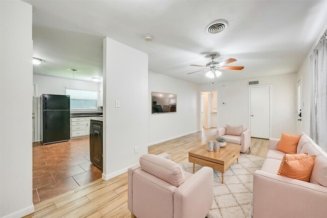 Building Photo - 1905 S Cooper St