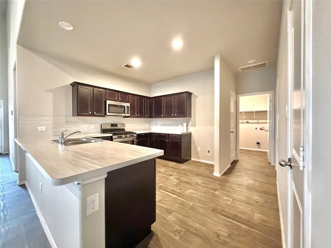 Building Photo - 5410 Pembrokeshire Cir