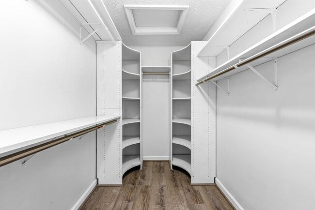 Building Photo - 210 Eisenhower Ct