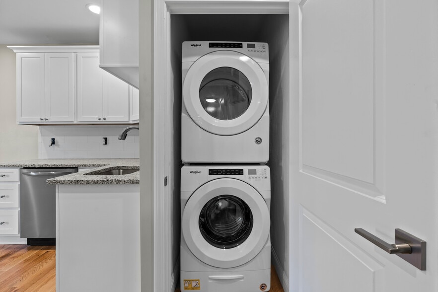 Building Photo - 376 Arnolds Neck Dr