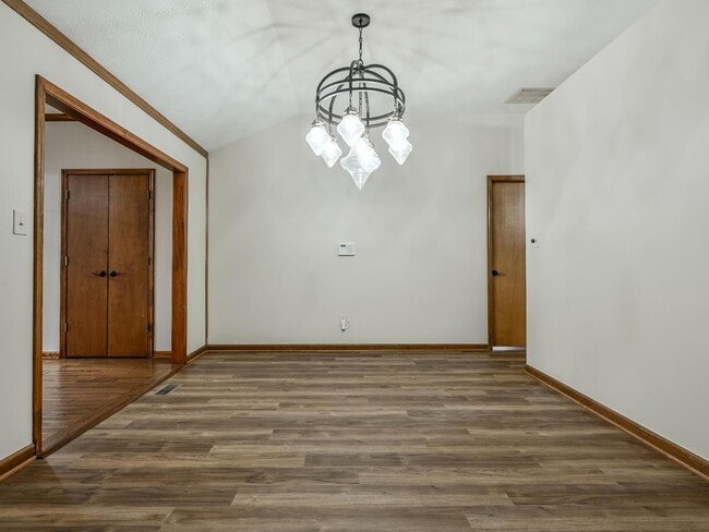 Building Photo - 1108 Redwood Dr