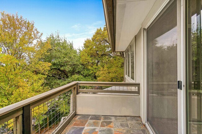 Building Photo - 701 Azie Morton Rd