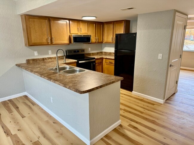 Building Photo - 204 W Wesley Dr