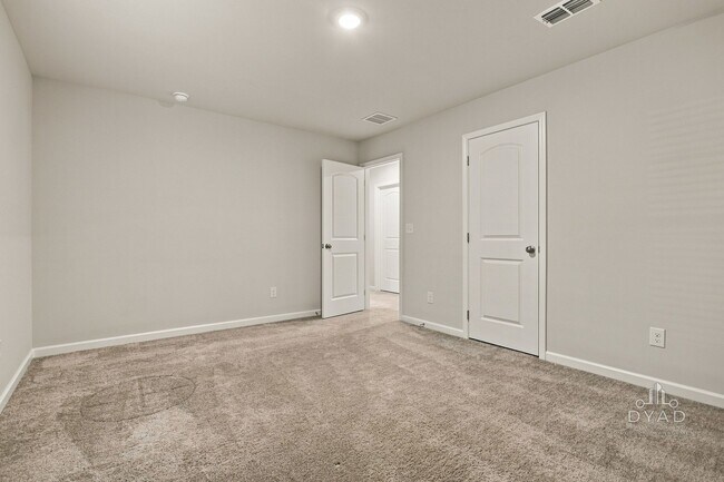 Building Photo - 163 E Millbrook Dr