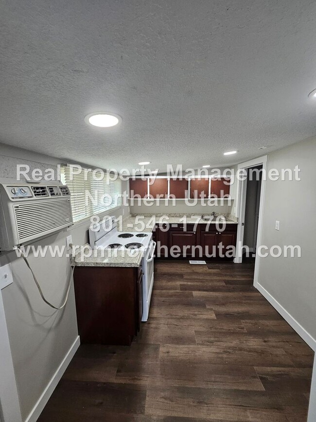 Building Photo - Short Term Rental Available in Clearfield!