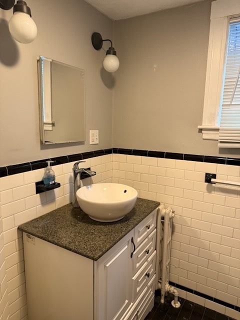 Building Photo - 386 Humphrey St