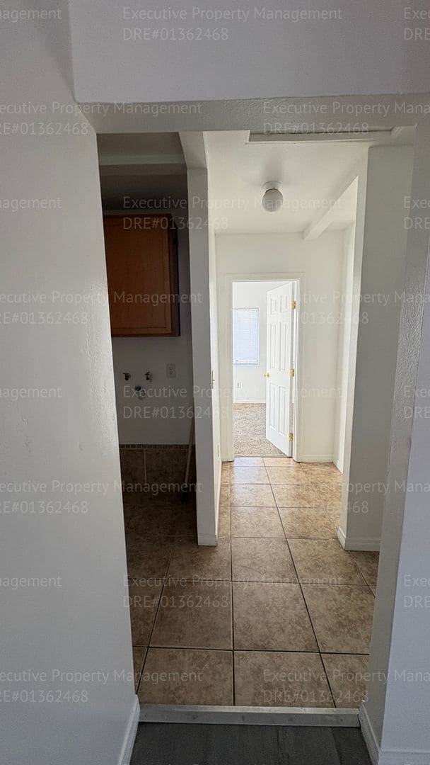 Building Photo - 4 bedroom 2 bathroom house in East Bakersfield near park and schools.