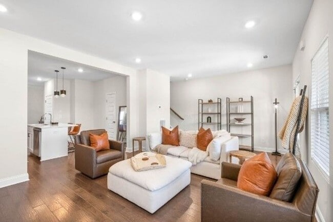 Building Photo - FOR LEASE- TOWNHOME IN THE PRESERVE AT BELLE POINTE!