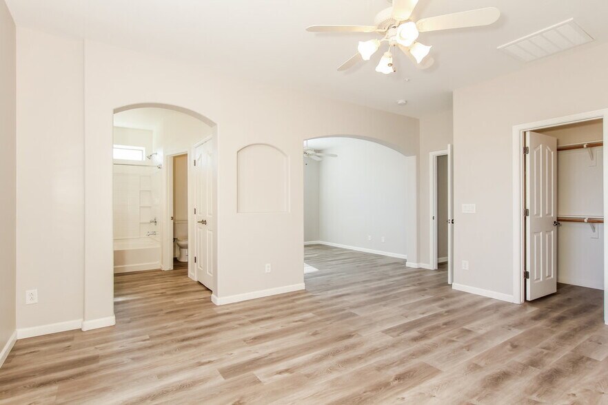 Building Photo - 30999 N 127th Ave