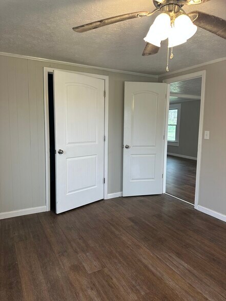 Building Photo - 617 Cassville Rd SE