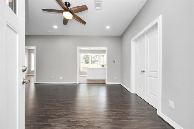 Building Photo - 6622 Park Ln