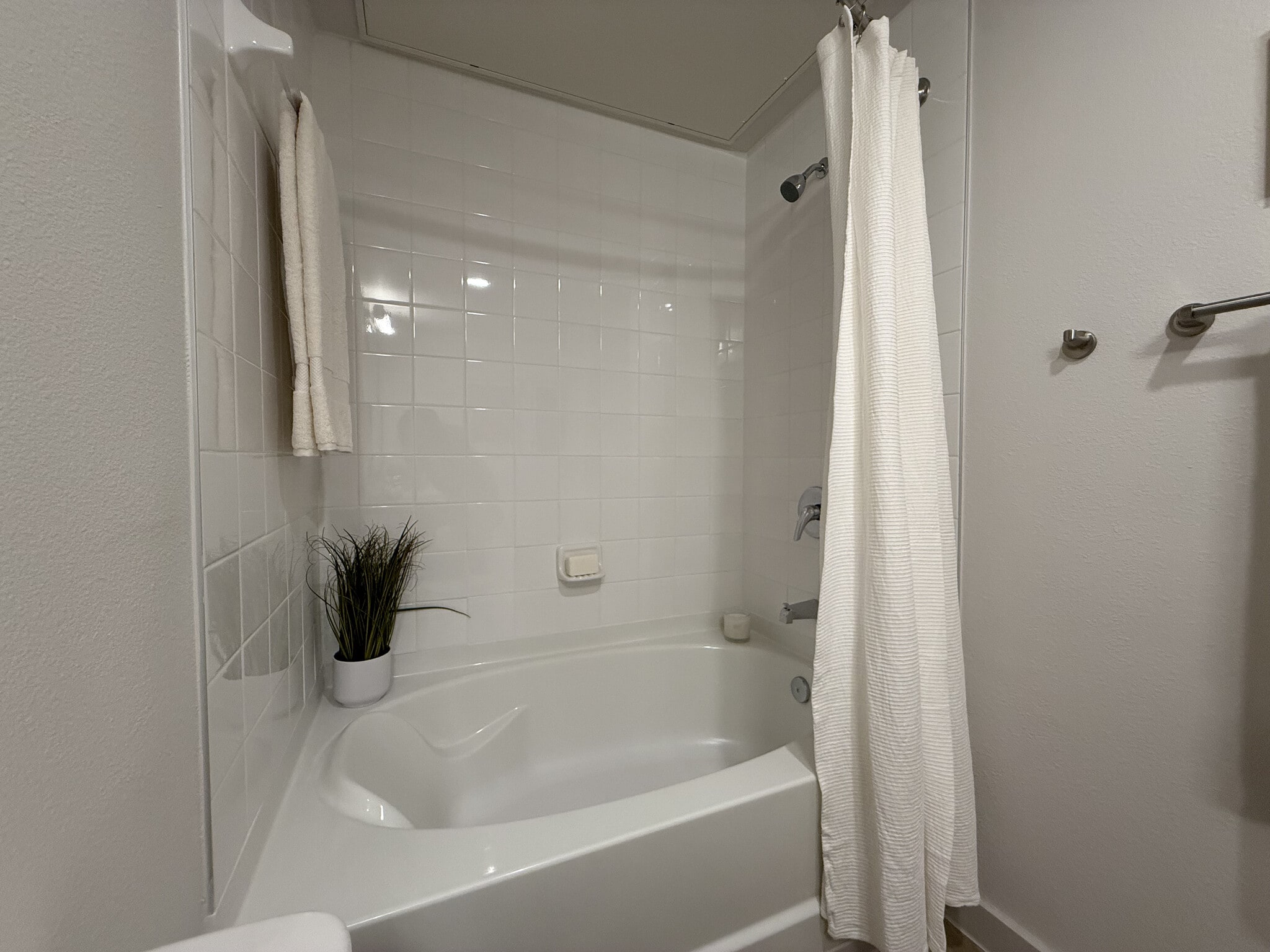 Building Photo - 1102 Treeta Trl