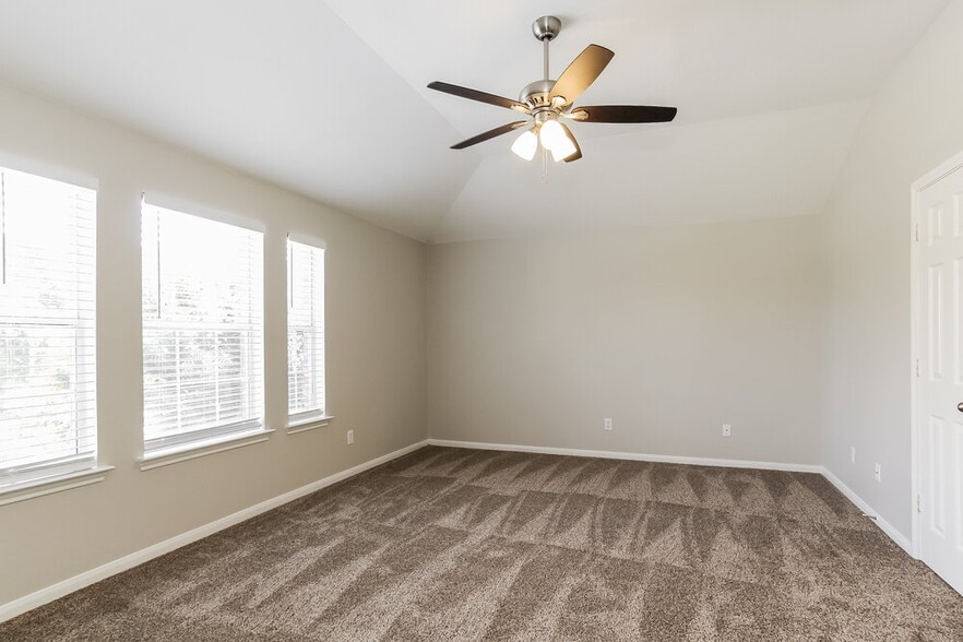 Building Photo - 12202 Greencanyon Dr