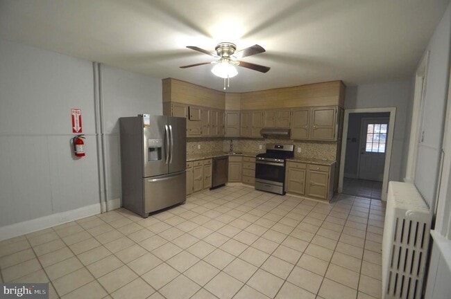 Building Photo - 322 Jones Ave