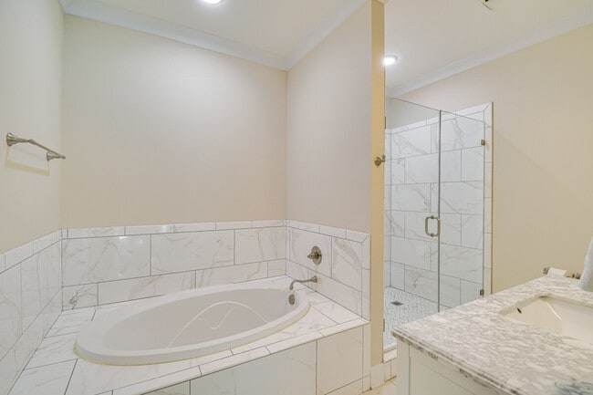 Building Photo - 13941 Del Rio Dr