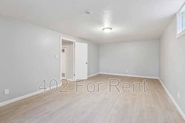 Building Photo - 3823 Saratoga St