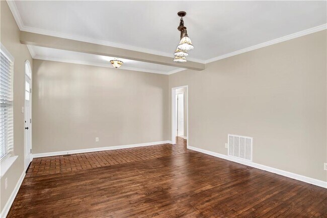 Building Photo - 708 Monarch Dr W