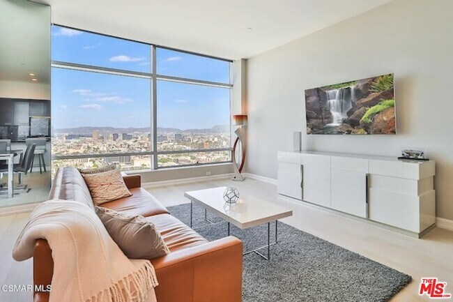 Building Photo - 900 W Olympic Blvd