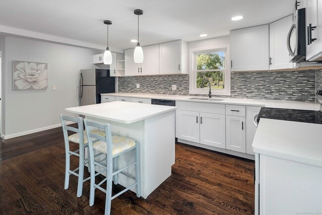Building Photo - 884 Highland Ave