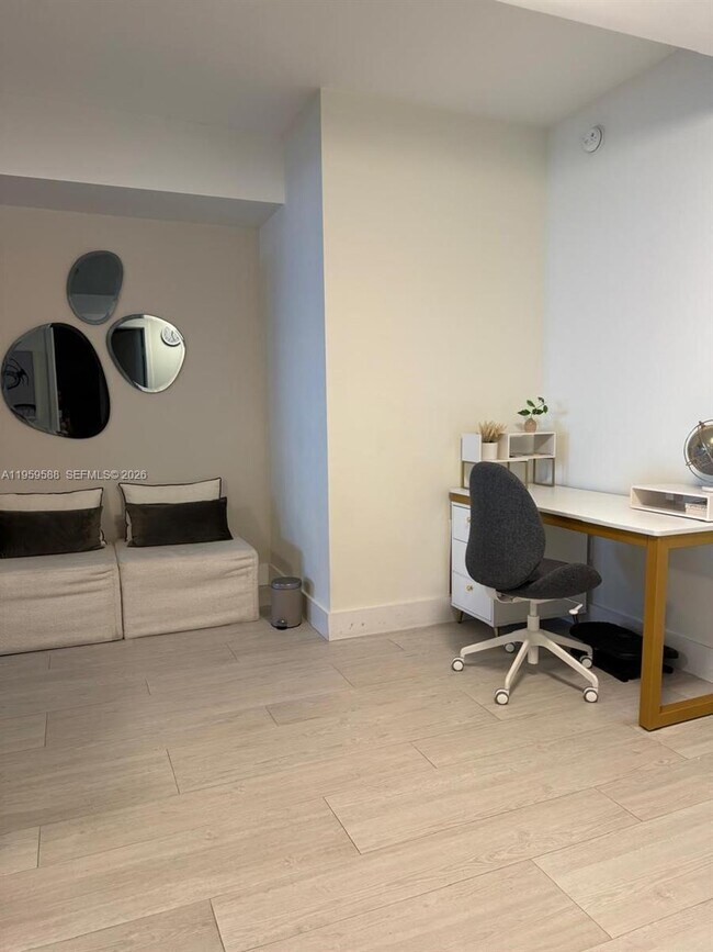 Building Photo - 460 NE 28th St