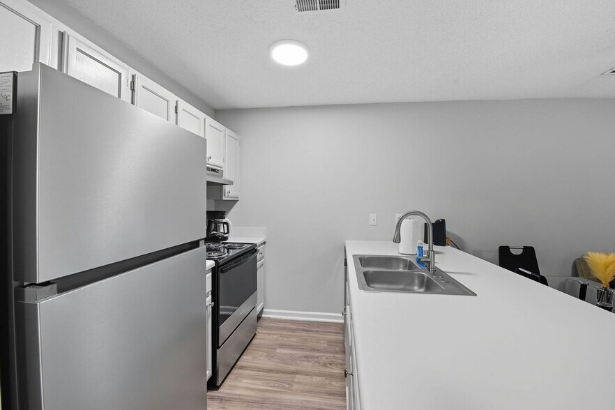 Building Photo - 2 Kings Creek Dr