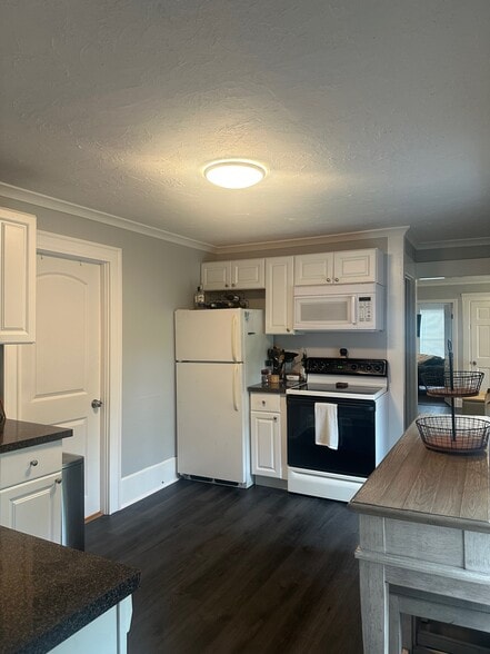 Kitchen - 14 Central St