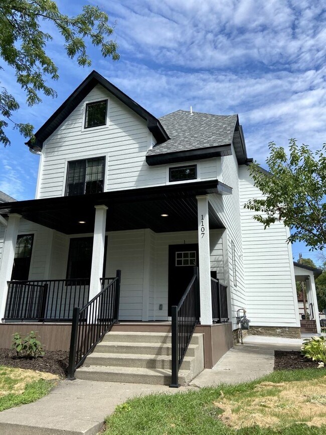 Primary Photo - 1107 7th St SE