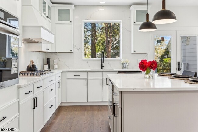 Building Photo - 648 E Broad St