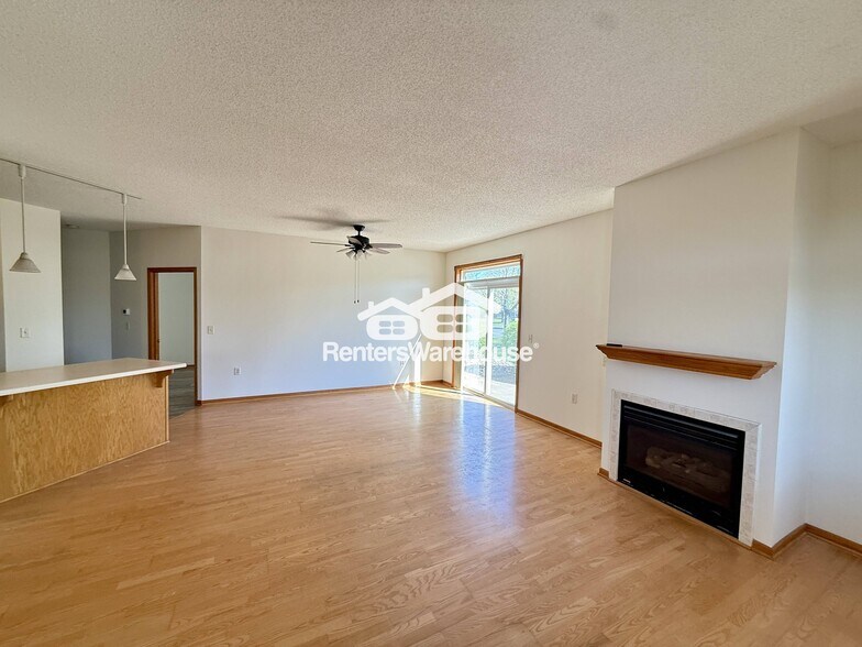 Building Photo - 1202 Crystal Pl E