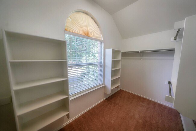 Building Photo - 4736 Green Bluff Dr