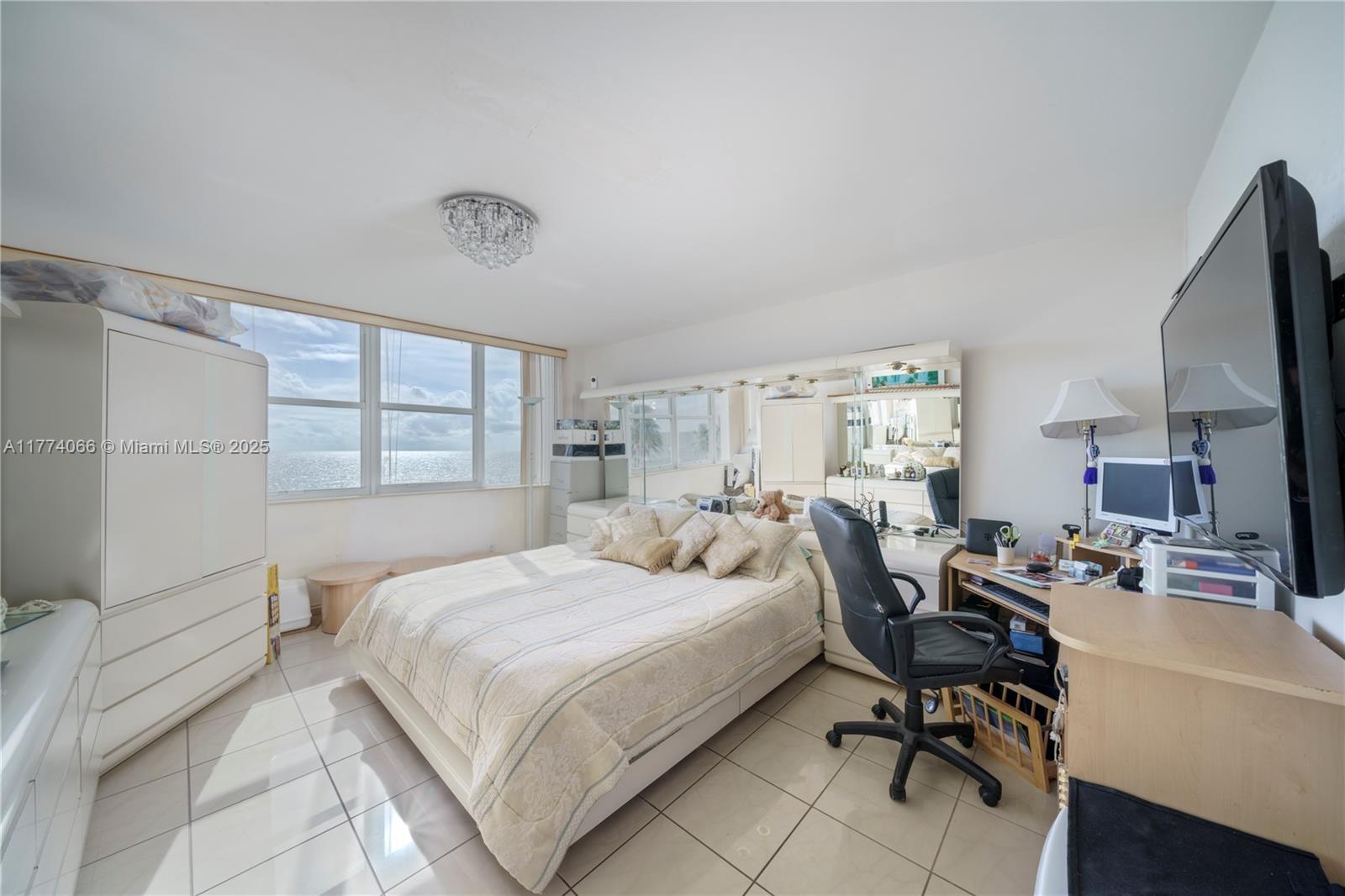 Building Photo - 3140 S Ocean Dr
