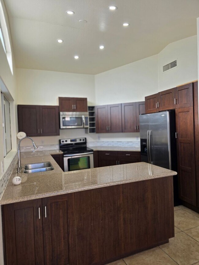 Building Photo - Beautiful 3BR 2BA Home w/ Private Pool • Pool + Covered Patio • Attached Garage in Phoenix