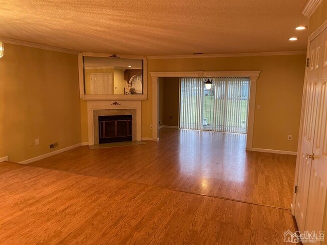 Building Photo - 11 Bristol Dr