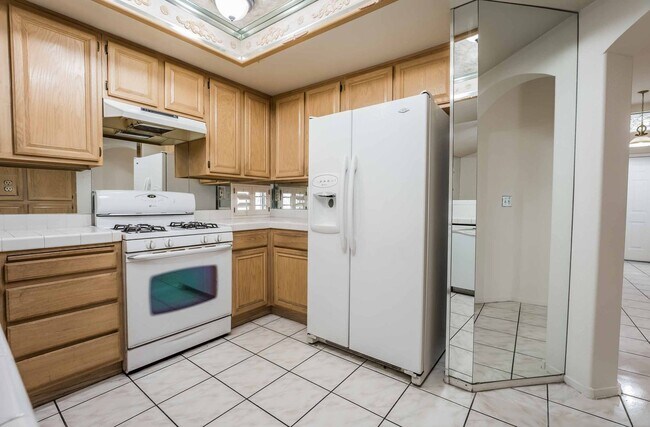 Building Photo - Stunning 3 Bedroom home!