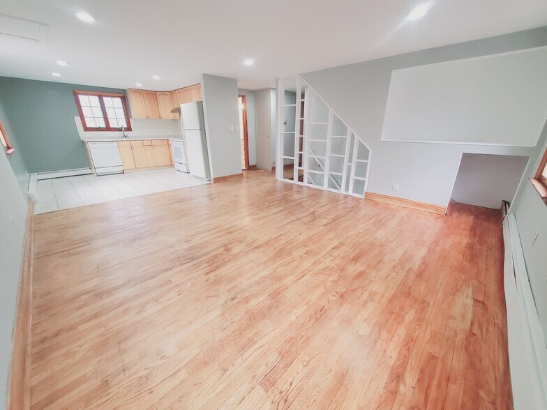 Building Photo - 17 Linden St