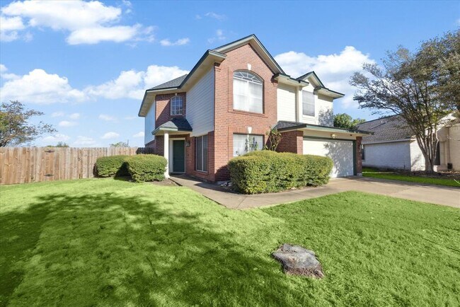 Building Photo - 15721 Ecorio Dr