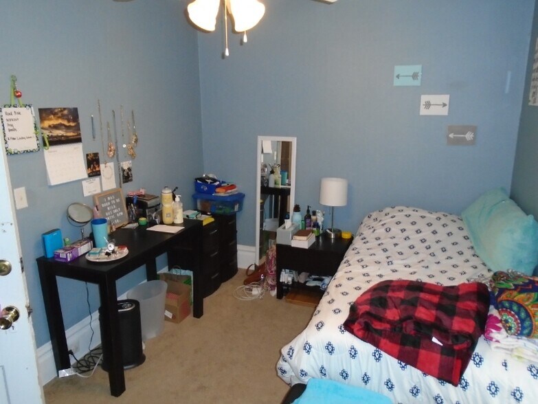 Building Photo - 209 Fuller Ave SE