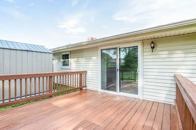 Building Photo - 825 Barkley Dr