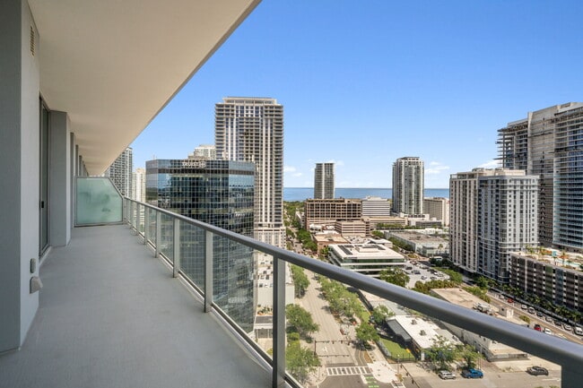 Building Photo - 400 Central Ave