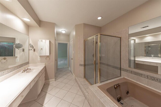 Building Photo - 9559 Doliver Dr