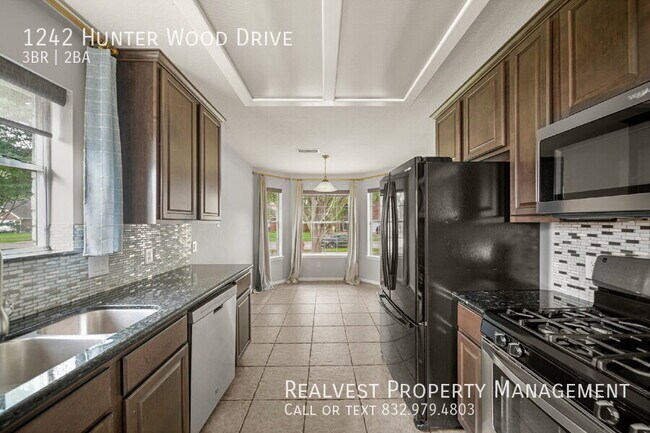 Building Photo - 1242 Hunter Wood Dr