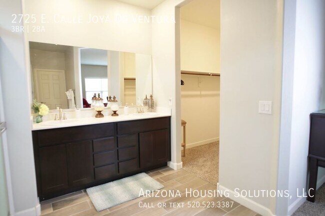 Building Photo - 2725 East Calle Joya de Ventura